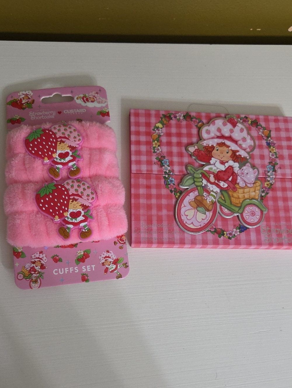 NEW Strawberry Shortcake Pink Cuffs Set And Eyeshadow